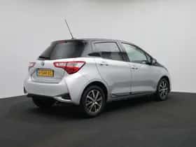 Toyota Yaris (2020) thumbnail 3