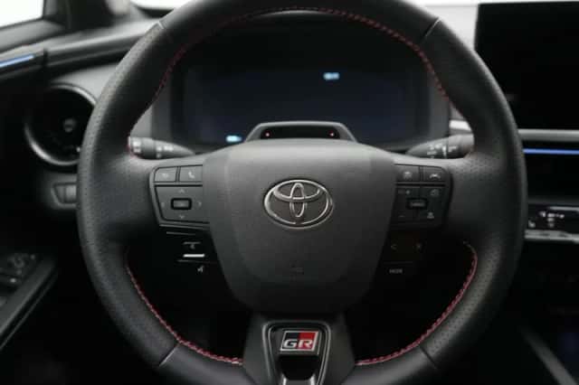 Toyota C-HR (2025) thumbnail 5
