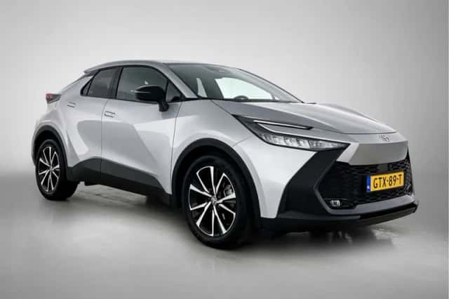 Toyota C-HR (2025) thumbnail 2