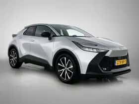 Toyota C-HR (2025) thumbnail 2