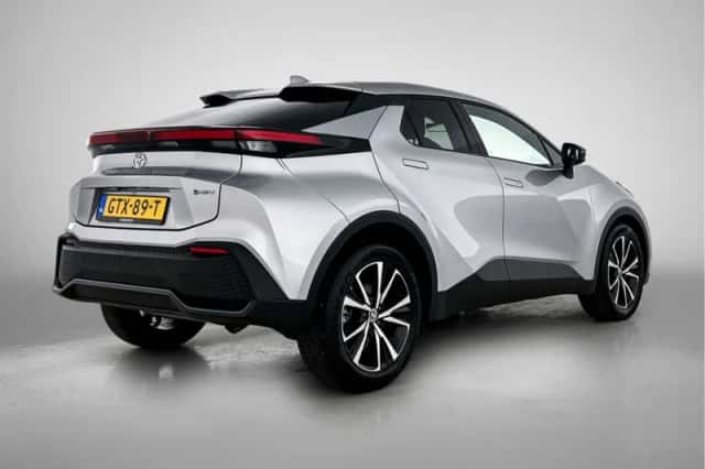 Toyota C-HR (2025) thumbnail 3