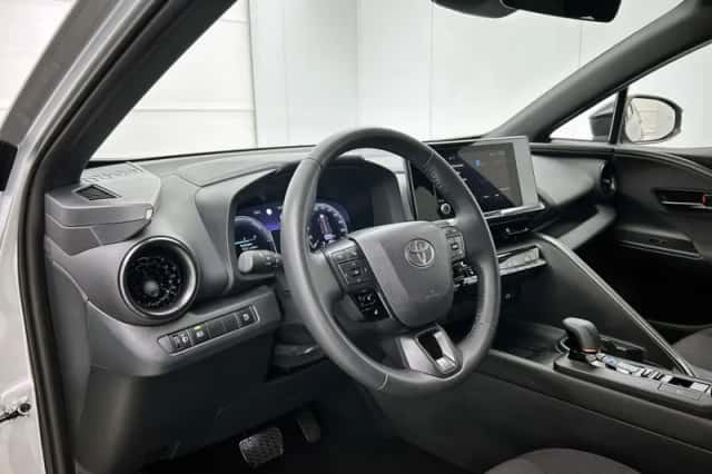Toyota C-HR (2025) thumbnail 6