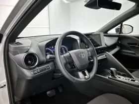 Toyota C-HR (2025) thumbnail 6