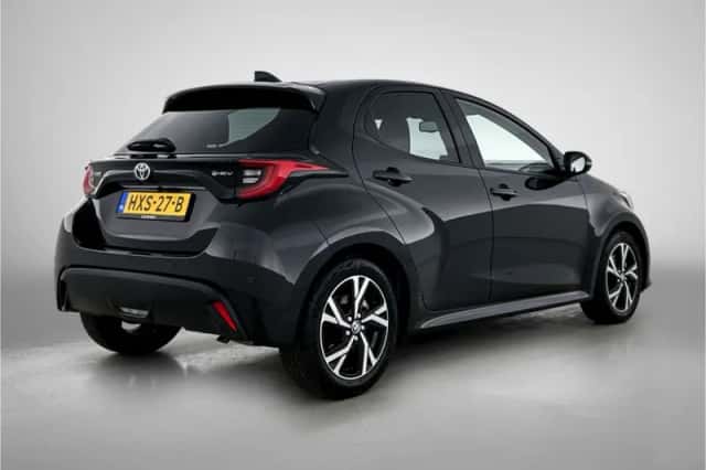 Toyota Yaris (2025) thumbnail 2