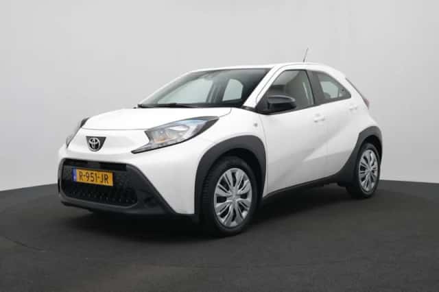 Toyota Aygo (2022) thumbnail 1