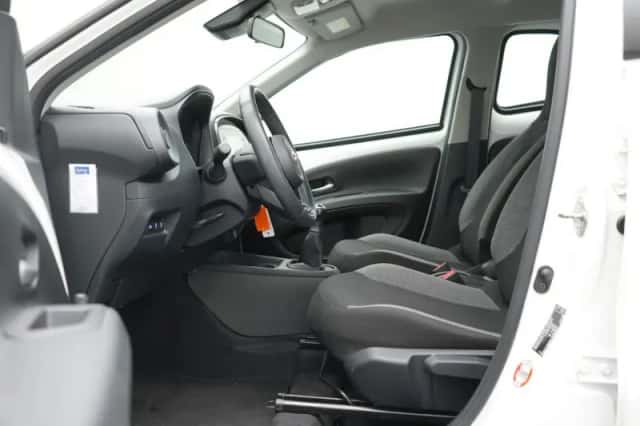 Toyota Aygo (2022) thumbnail 4