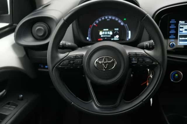 Toyota Aygo (2022) thumbnail 6