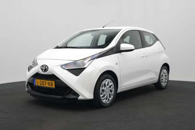 Toyota Aygo (2021) thumbnail 1
