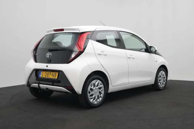 Toyota Aygo (2021) thumbnail 2