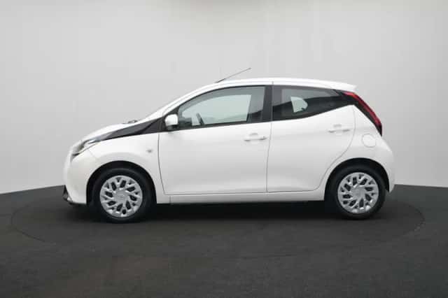 Toyota Aygo (2021) thumbnail 3