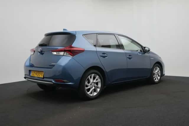 Toyota Auris (2018) thumbnail 2