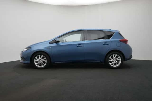 Toyota Auris (2018) thumbnail 3