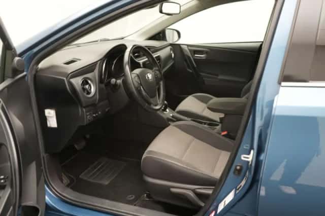 Toyota Auris (2018) thumbnail 4