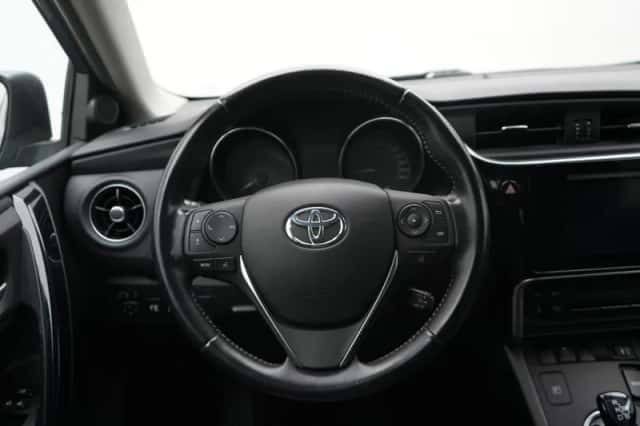 Toyota Auris (2018) thumbnail 6