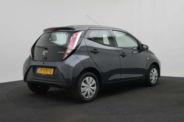 Toyota Aygo (2016) thumbnail 2