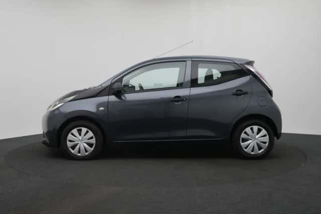 Toyota Aygo (2016) thumbnail 3