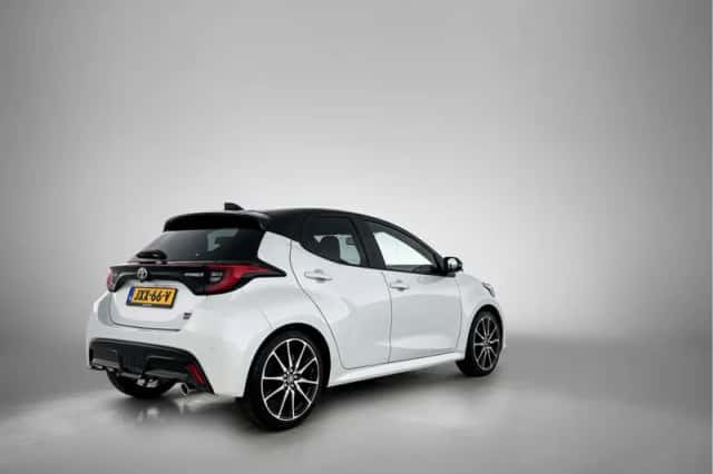 Toyota Yaris (2023) thumbnail 2