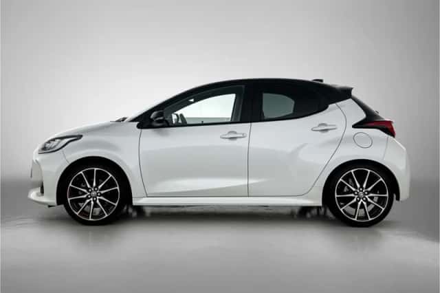Toyota Yaris (2023) thumbnail 3