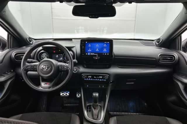 Toyota Yaris (2023) thumbnail 4