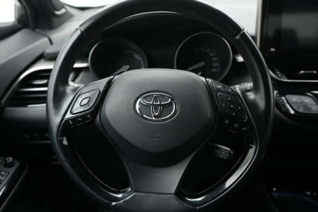 Toyota C-HR (2017) thumbnail 6