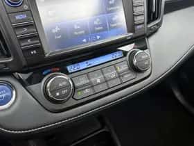 Toyota RAV4 (2018) thumbnail 10