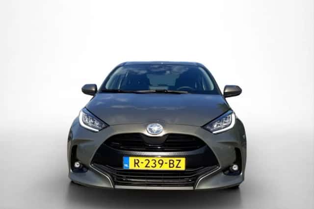 Toyota Yaris (2022) thumbnail 2