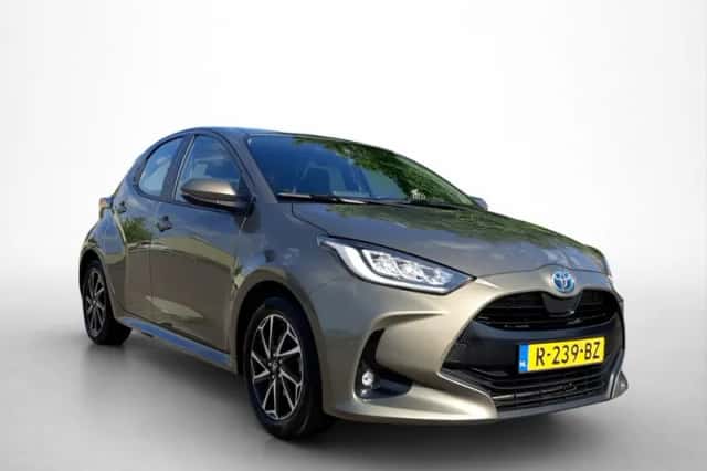 Toyota Yaris (2022) thumbnail 3