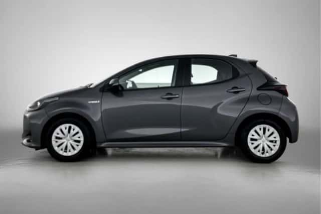 Toyota Yaris (2021) thumbnail 3