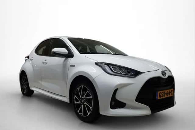 Toyota Yaris (2020) thumbnail 3