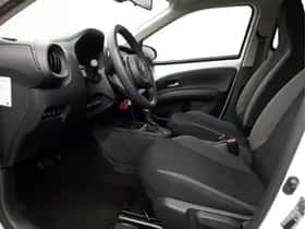 Toyota Aygo (2022) thumbnail 12