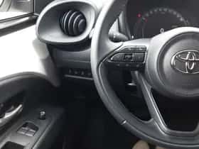 Toyota Aygo (2022) thumbnail 23