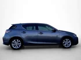 Lexus CT (2017) thumbnail 4