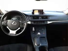 Lexus CT (2017) thumbnail 9