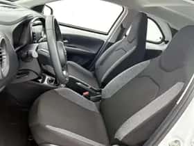 Toyota Aygo (2023) thumbnail 15