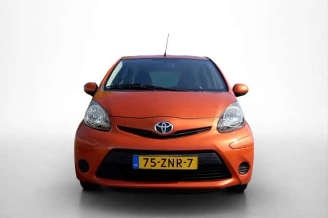 Toyota Aygo (2013) thumbnail 2