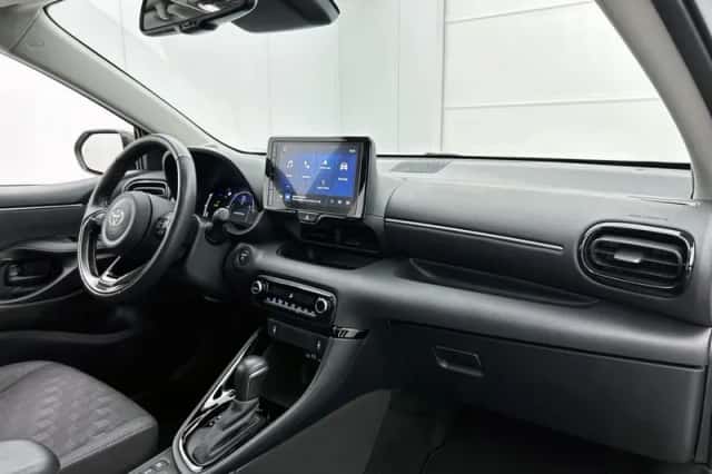 Toyota Yaris (2024) thumbnail 6