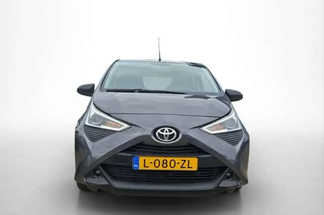 Toyota Aygo (2021) thumbnail 2