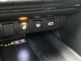 Toyota C-HR (2024) thumbnail 24