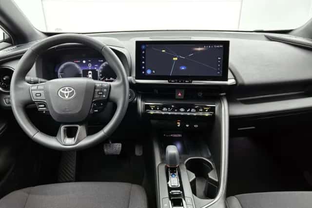 Toyota C-HR (2024) thumbnail 4