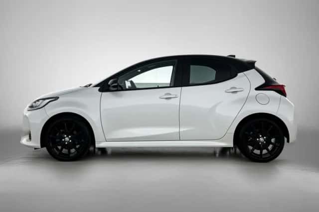 Toyota Yaris (2022) thumbnail 3
