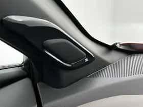 Toyota C-HR (2020) thumbnail 18