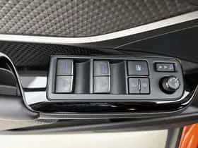 Toyota C-HR (2020) thumbnail 23