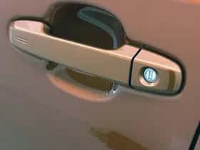 Toyota C-HR (2020) thumbnail 34