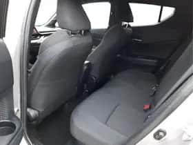 Toyota C-HR (2018) thumbnail 13