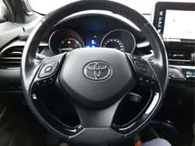 Toyota C-HR (2018) thumbnail 17