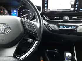 Toyota C-HR (2018) thumbnail 22