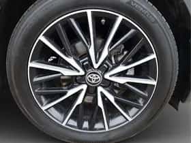 Toyota C-HR (2018) thumbnail 26