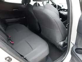 Toyota C-HR (2018) thumbnail 27