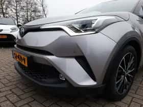 Toyota C-HR (2018) thumbnail 32