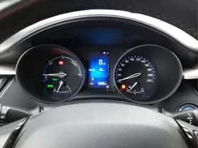 Toyota C-HR (2018) thumbnail 10